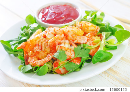 shrimps with salad 15600153