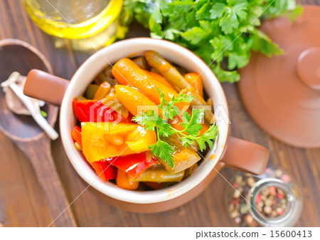 baked vegetables 15600413