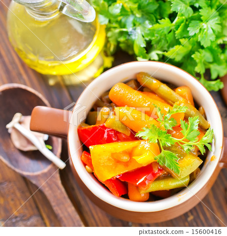 baked vegetables 15600416