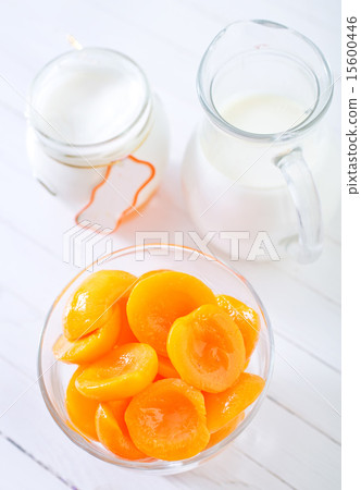 apricots apricots 15600446