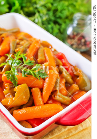 baked vegetables 15600706
