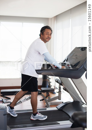 senior man 59s years old in fitness club  15601149