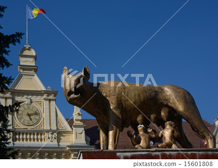 Romulus and Remus with she-wolf 15601808