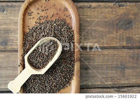 在木盤中清洗紫蘇超級食品 15601922