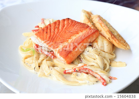 Delicious salmon cream pasta 15604838