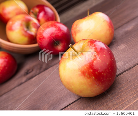 red ripe apples red ripe apples 15606401