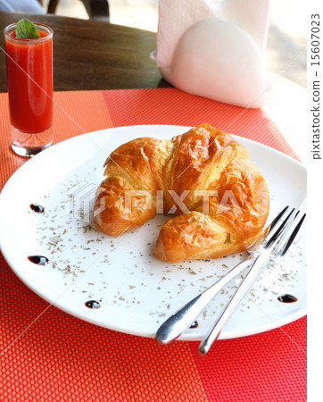 Croissant sandwich with ham, cheese and eggs Croissant sandwich with ham, cheese and eggs 15607023