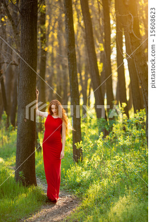 Young  pregnant woman relaxing and enjoying life in nature 15608623