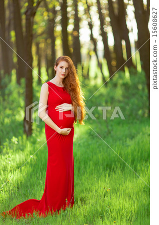 Young  pregnant woman relaxing and enjoying life in nature 15608627