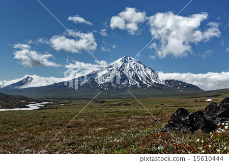 圖庫照片: bolshaya udina volcano on kamchatka peninsula