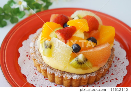 Fruit tart  15612140