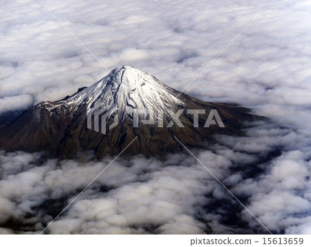 Mountains of Taranaki in New Zealand North Island 15613659