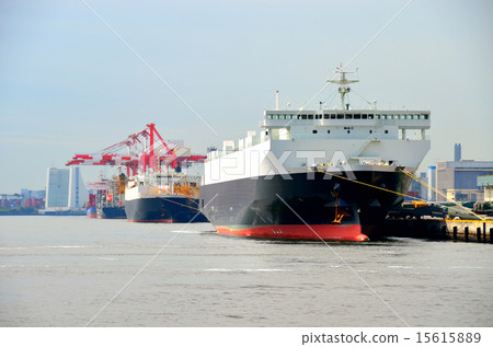 RORO ship on the shore of Shinagawa Pier RORO ship on the shore of Shinagawa Pier 15615889