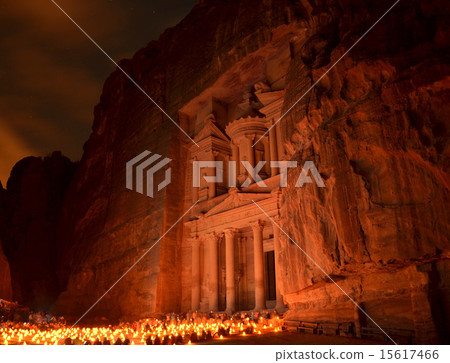 神秘佩特拉廢墟佩特拉騎士的夜景 神秘佩特拉廢墟佩特拉騎士的夜景 15617466