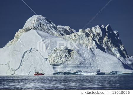 Giant Icebergs of Disko Bay Giant Icebergs of Disko Bay 15618036