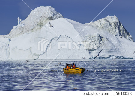 Giant Icebergs of Disko Bay Giant Icebergs of Disko Bay 15618038