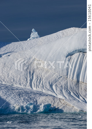 Giant Icebergs of Disko Bay Giant Icebergs of Disko Bay 15618041