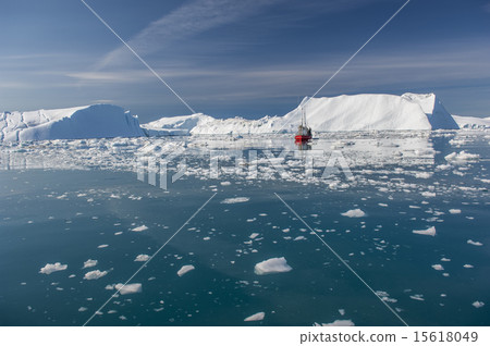 Giant Icebergs of Disko Bay Giant Icebergs of Disko Bay 15618049