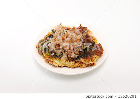 Okonomiyaki在盤白色背景的豬肉球 15620291