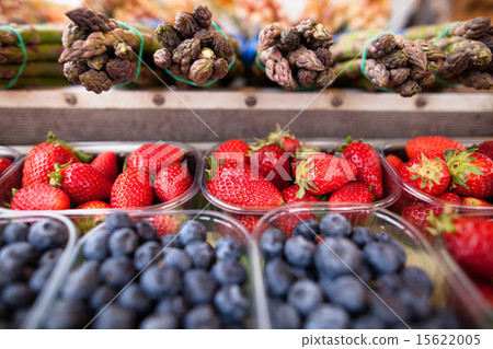 Strawberries, blueberries and asparagus Strawberries, blueberries and asparagus 15622005