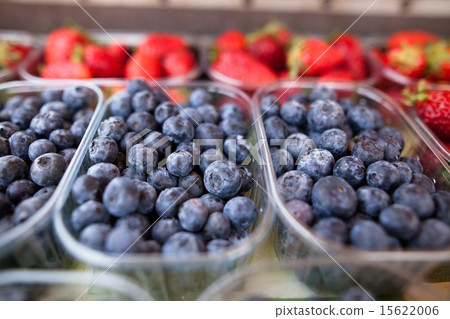 Blueberries and strawberries Blueberries and strawberries 15622006