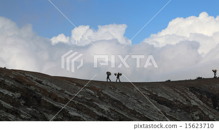 Workers at crater Ijen Volcano 15623710