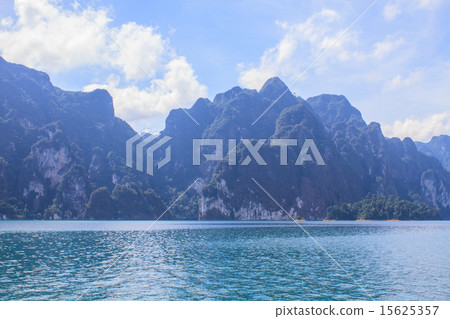 Khao sok park, mountain and lake 15625357