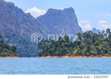 Khao sok park, mountain and lake 15625367