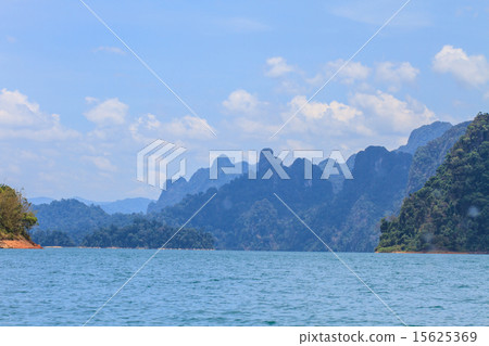 Khao sok park, mountain and lake 15625369