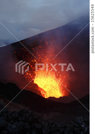 Eruption Tolbachik Volcano: ejection fountain lava 15625549