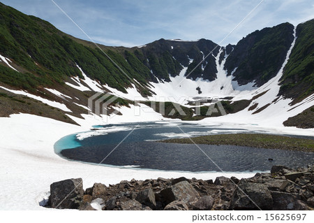 Mountains and Blue Lake on Kamchatka Peninsula 15625697