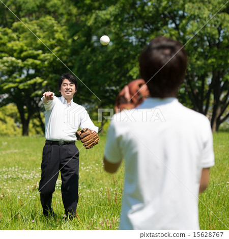 Middle couple image Middle couple image 15628767