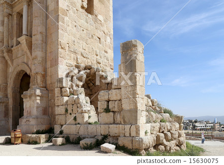 Arch of Hadrian in Gerasa (Jerash), Jordan Arch of Hadrian in Gerasa (Jerash), Jordan 15630075