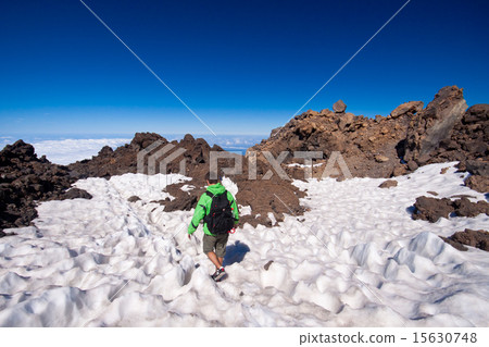 Hiking - Male hiker 15630748