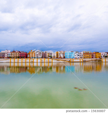 Sevillie, panorama of the peaceful riverside  15630807