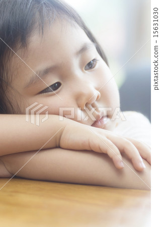 Serious look 15631030