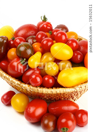 Many different organic tomatoes in the basket 15632011