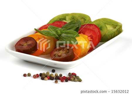 Different varieties of organic tomato slices Different varieties of organic tomato slices 15632012