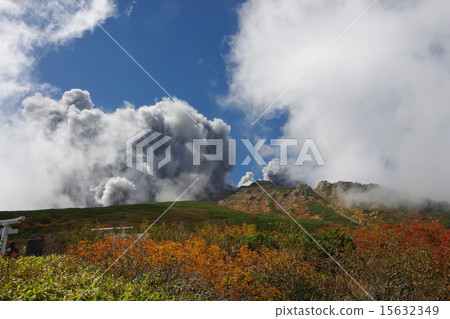 火山爆發後的山頂 15632349