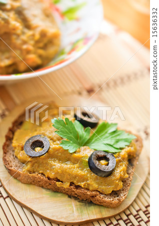 Squash caviar with olives, parsley and rye bread Squash caviar with olives, parsley and rye bread 15636332