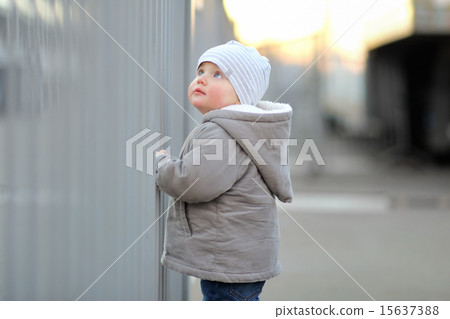 Toddler boy in a city 15637388