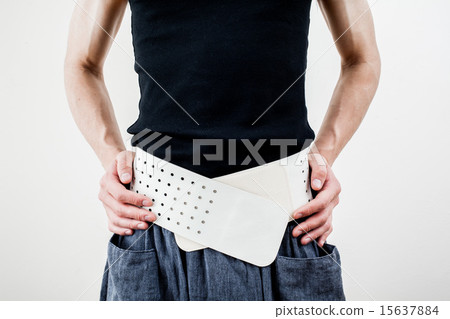 男子腰痛 15637884