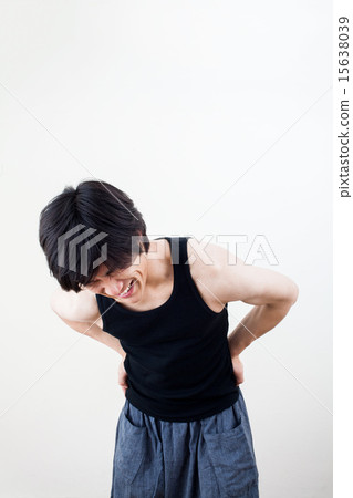 男子腰痛 15638039