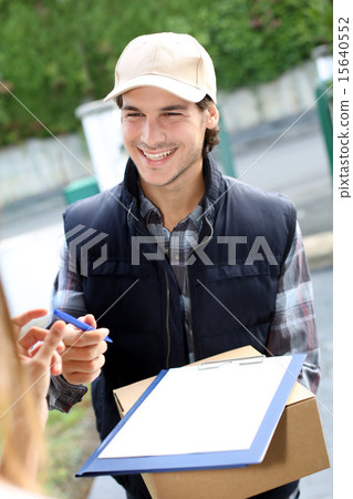 15640552