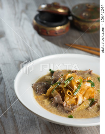 wat tan hor, popular cantonese fried noodle 15642244