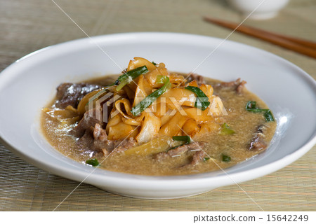 wat tan hor, popular cantonese fried noodle 15642249