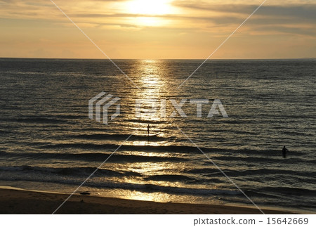 海邊日落划船 15642669