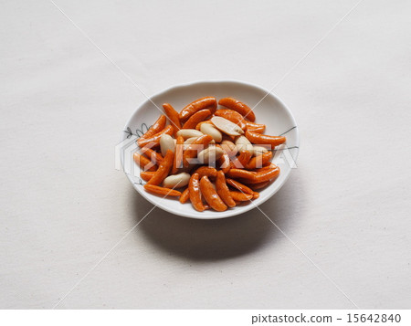 Persimmon pea 15642840