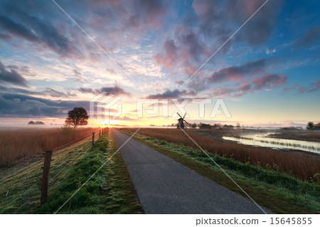 beautiful sunrise on dutch farmland with windmill 15645855