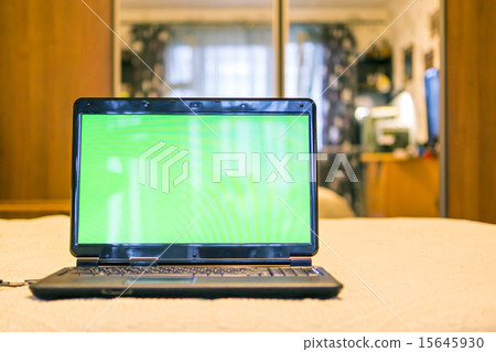 Laptop in flat 15645930